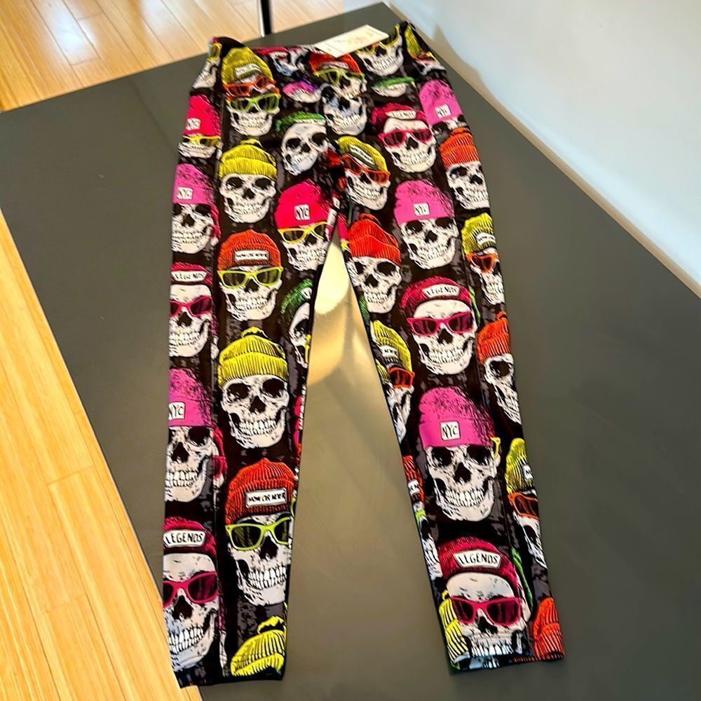 NWT-CM FASHIONS NYC SKULL LEGGINGS